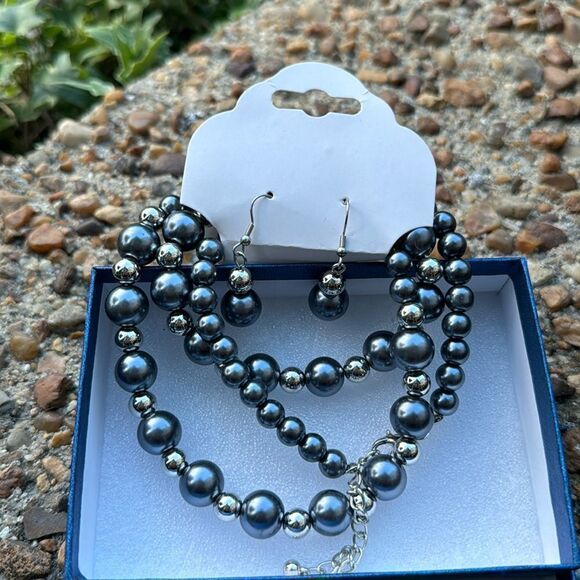 NIB Metallic Shell Pearl Necklace & Earring Set - Picture 1 of 3
